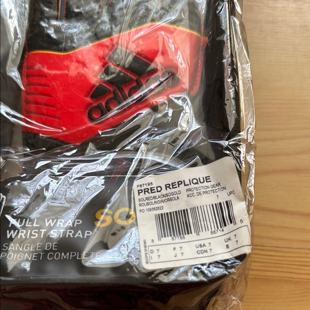 Adidas Predator Red and Black Goalkeeper Gloves size 7 new - Picture 2 of 3
